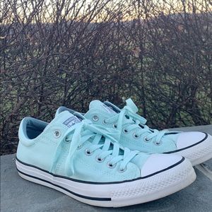 NWOT converse woman’s 10.5
